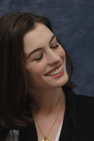 Anne Hathaway Sweatshirt #2289906