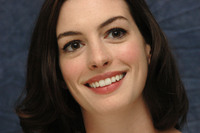 Anne Hathaway Longsleeve T-shirt #2289924