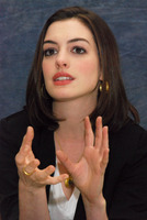 Anne Hathaway Longsleeve T-shirt #2317634