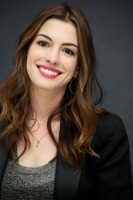 Anne Hathaway Sweatshirt #2317643