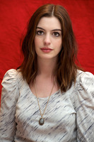 Anne Hathaway Longsleeve T-shirt #2317689