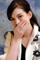 Anne Hathaway Longsleeve T-shirt #2317690