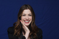 Anne Hathaway Longsleeve T-shirt #2355211