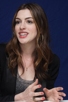 Anne Hathaway Longsleeve T-shirt #2355212