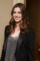 Anne Hathaway Longsleeve T-shirt #2355222