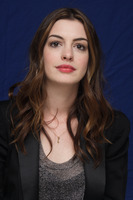 Anne Hathaway Longsleeve T-shirt #2355223