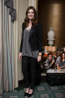 Anne Hathaway Sweatshirt #2355254