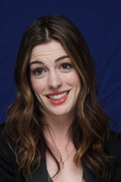 Anne Hathaway Longsleeve T-shirt #2355294