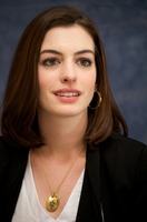 Anne Hathaway Sweatshirt #2410364