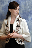 Anne Hathaway Sweatshirt #2410369