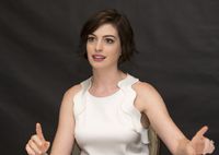Anne Hathaway Sweatshirt #2453160