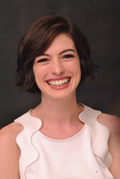 Anne Hathaway Sweatshirt #2493588