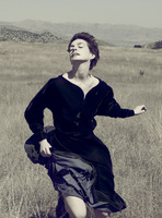 Anne Hathaway Sweatshirt #2639387