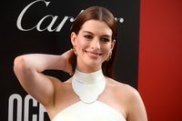 Anne Hathaway Longsleeve T-shirt #3272437