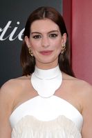 Anne Hathaway Longsleeve T-shirt #3272448