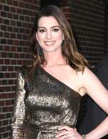 Anne Hathaway Longsleeve T-shirt #3301022