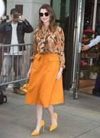 Anne Hathaway Longsleeve T-shirt #3301045
