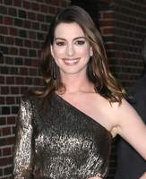 Anne Hathaway Longsleeve T-shirt #3301178