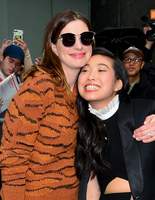 Anne Hathaway Longsleeve T-shirt #3311379