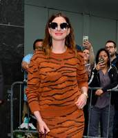 Anne Hathaway Longsleeve T-shirt #3311396