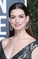 Anne Hathaway Longsleeve T-shirt #3719908
