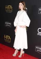 Anne Hathaway Longsleeve T-shirt #3781480