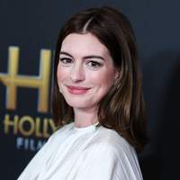 Anne Hathaway Longsleeve T-shirt #3781491