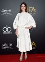 Anne Hathaway Longsleeve T-shirt #3781500