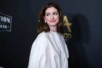 Anne Hathaway Longsleeve T-shirt #3781517