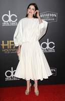 Anne Hathaway Longsleeve T-shirt #3781521