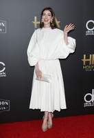 Anne Hathaway Longsleeve T-shirt #3781540