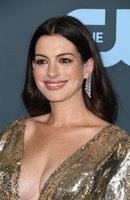 Anne Hathaway Longsleeve T-shirt #3940121