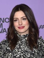 Anne Hathaway Longsleeve T-shirt #3940124