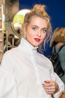 Anne Winters Sweatshirt #3880839