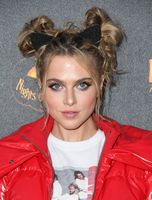 Anne Winters longsleeve t-shirt #3880850