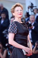 Annette Bening Longsleeve T-shirt #3290936