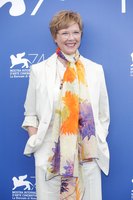 Annette Bening Longsleeve T-shirt #3290944