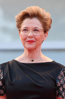 Annette Bening mug #G1533054