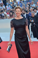 Annette Bening mug #G1533101