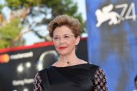 Annette Bening Longsleeve T-shirt #3291008