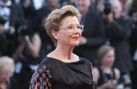 Annette Bening mug #G1533107