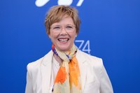 Annette Bening mug #G1533109