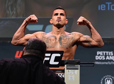 Anthony Pettis Poster 3513756