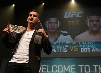 Anthony Pettis Poster 3513881