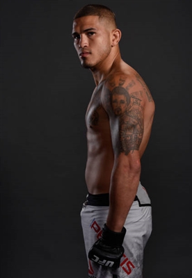 Anthony Pettis Poster 3513882
