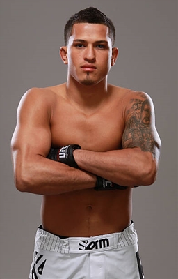 Anthony Pettis Poster 3513908