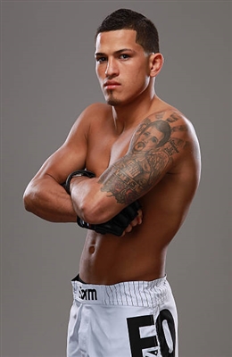 Anthony Pettis Poster 3513922