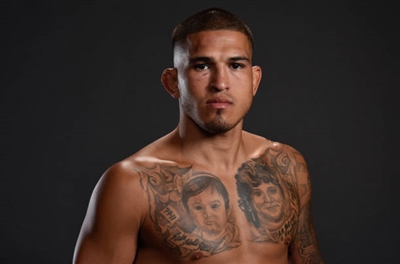 Anthony Pettis Poster 3513949