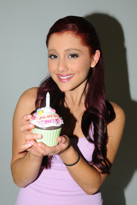 Ariana Grande stickers 2006248