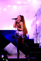 Ariana Grande Longsleeve T-shirt #3268942